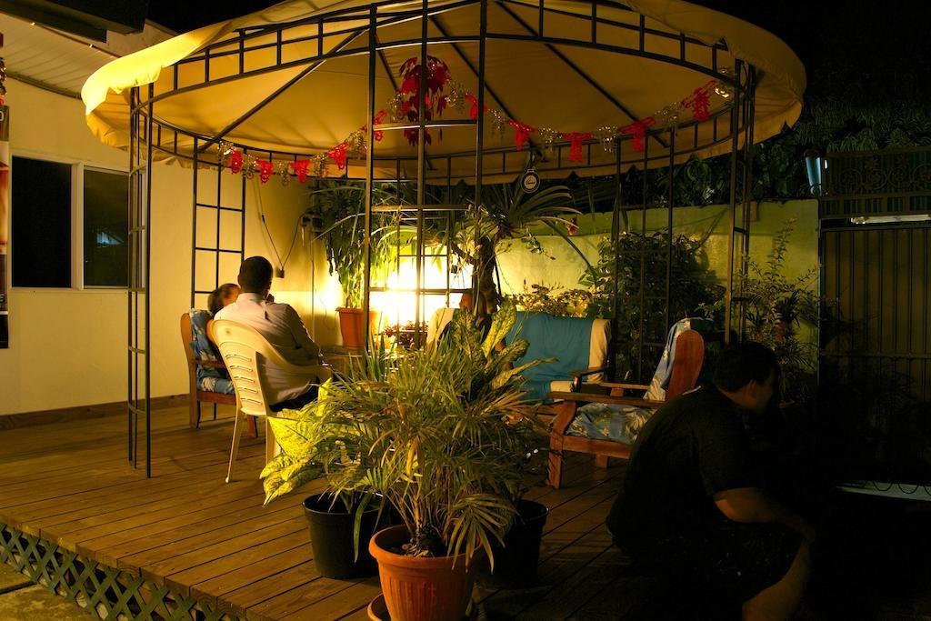 Ahitea Lodge Papeete  Exterior photo